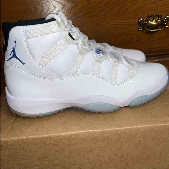 Jordan Retro 11 Columbia (2024) - Picture 2 of 5